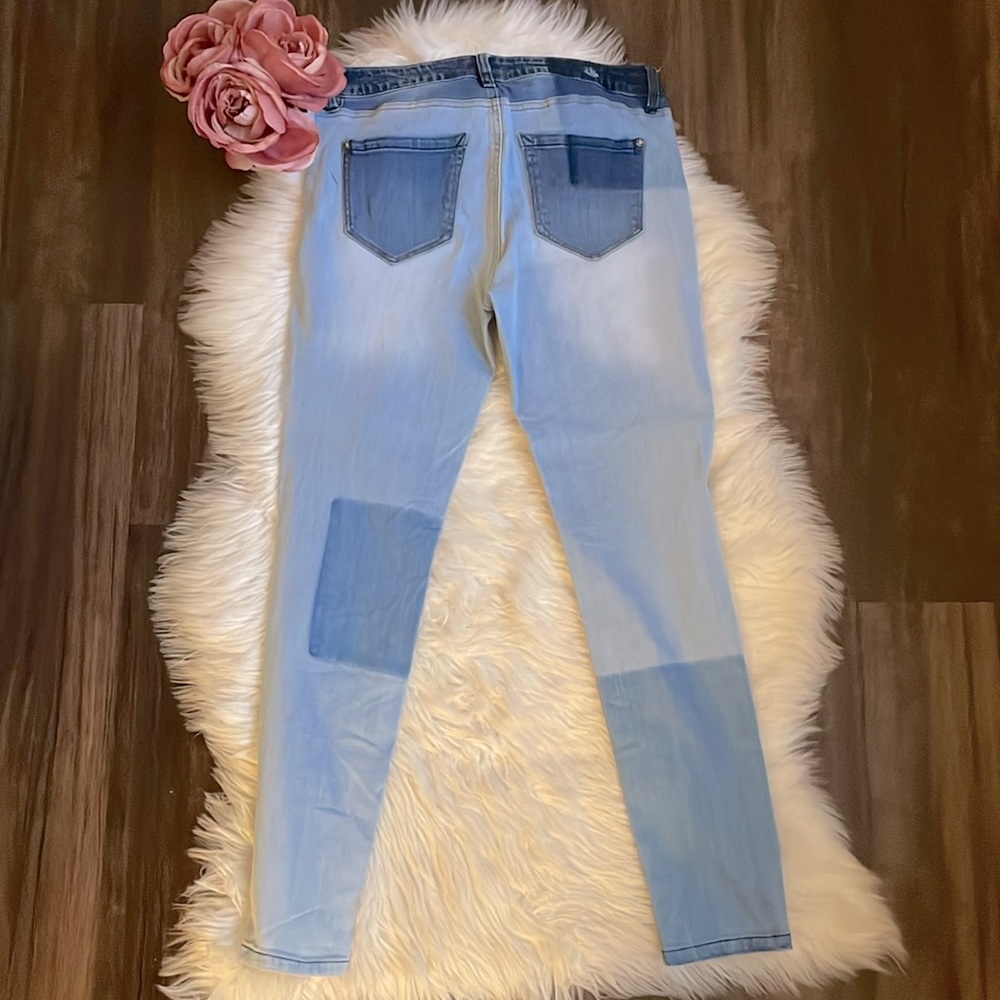 Kensie Effortless Ankle Biter Jeans - Picture 4 of 7